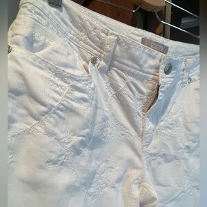 CHICO’S White embroidery Cropped Pants. Size .5